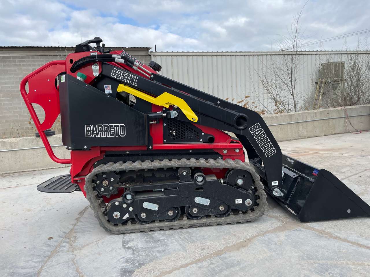 Rent the MINI TRACK LOADER 825TKL Star Rental